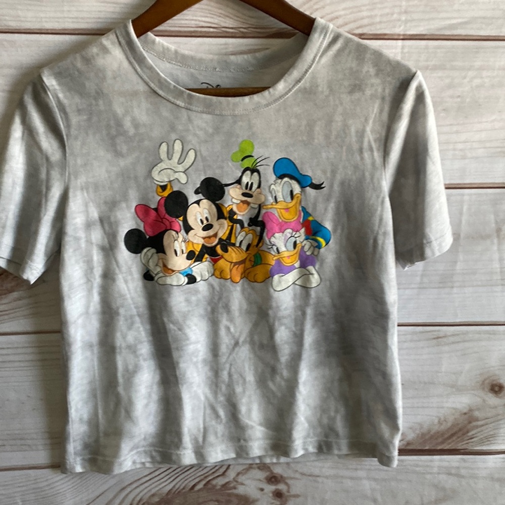 DISNEY size medium tee